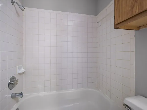 $1,950 | 1411 Hollow Tree Boulevard, Round Rock, TX 78681