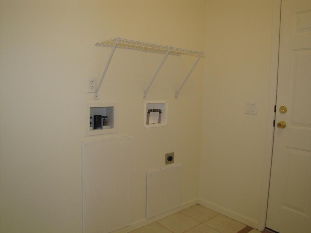 110 Old Post Road Moneta, VA 24121 - Photo 26 of 99 Laundry Room