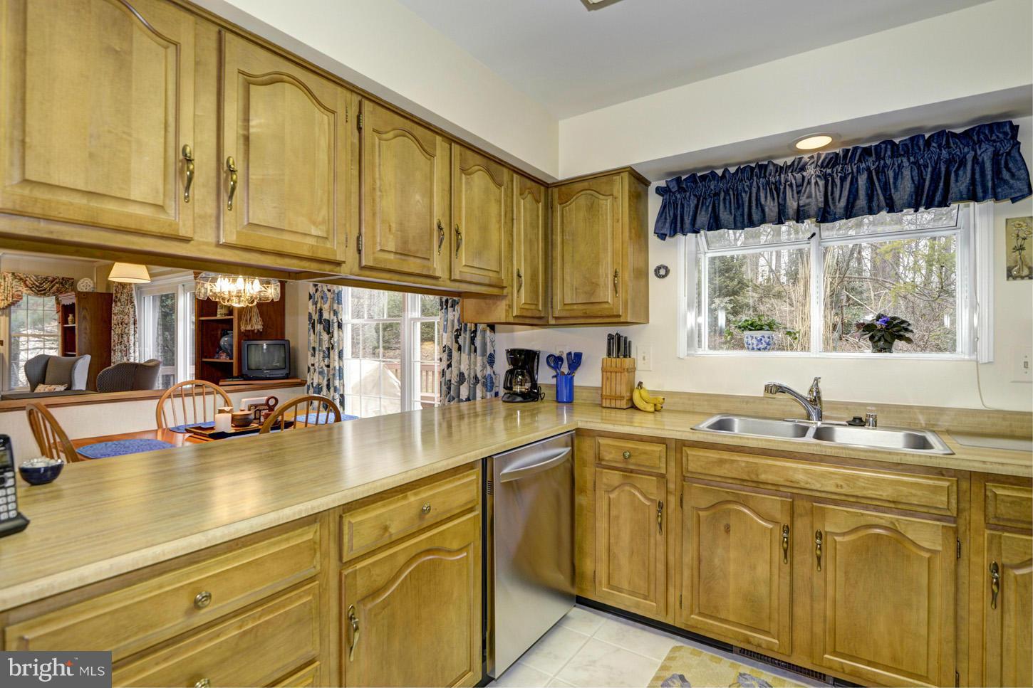 242 Hunters Ridge Road Lutherville-Timonium, MD 21093 - Photo 10 of 30 Kitchen