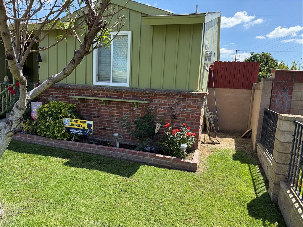 110 Rigsby Street La Habra, CA 90631 - Photo 6 of 41 Right side of house