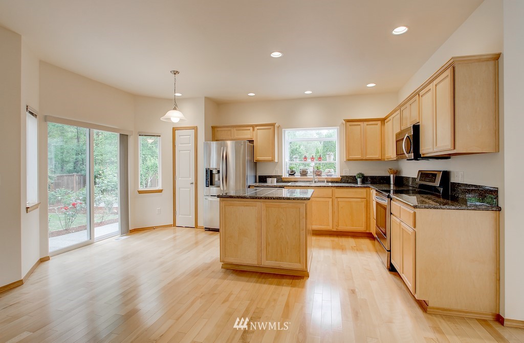 6218 Northeast 7th Court Renton, WA 98059 - Photo 11 of 21 Gallery Image 11