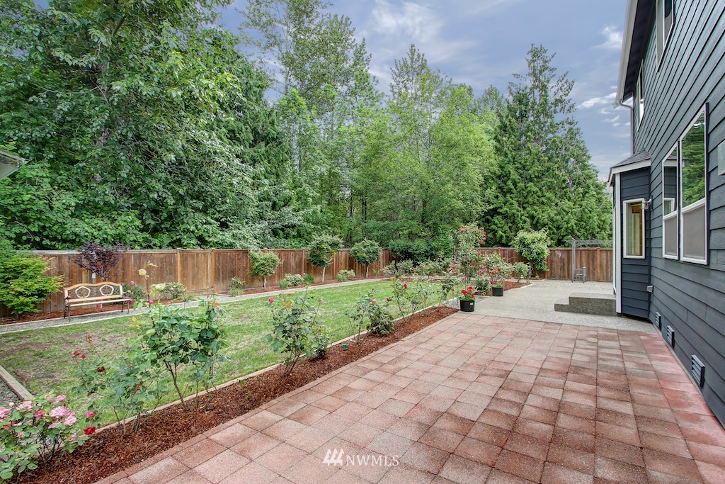 6218 Northeast 7th Court Renton, WA 98059 - Photo 3 of 21 Gallery Image 3