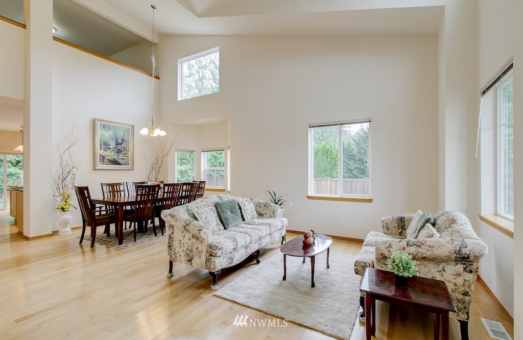 6218 Northeast 7th Court Renton, WA 98059 - Photo 8 of 21 Gallery Image 8