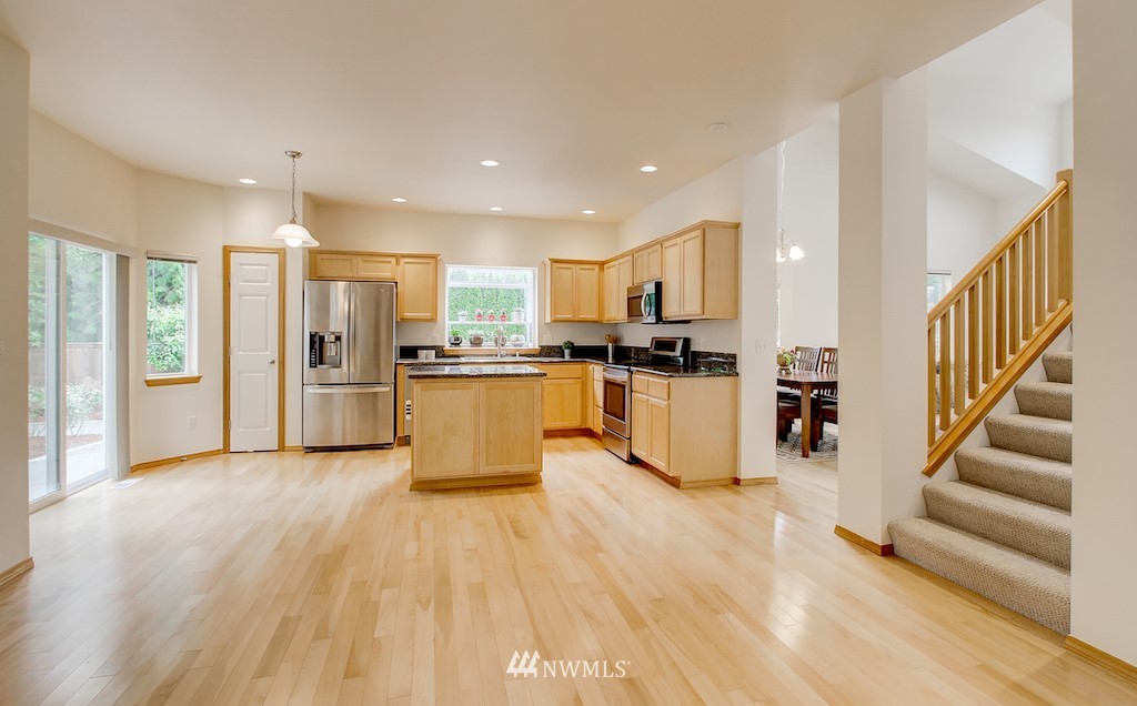 6218 Northeast 7th Court Renton, WA 98059 - Photo 9 of 21 Gallery Image 9