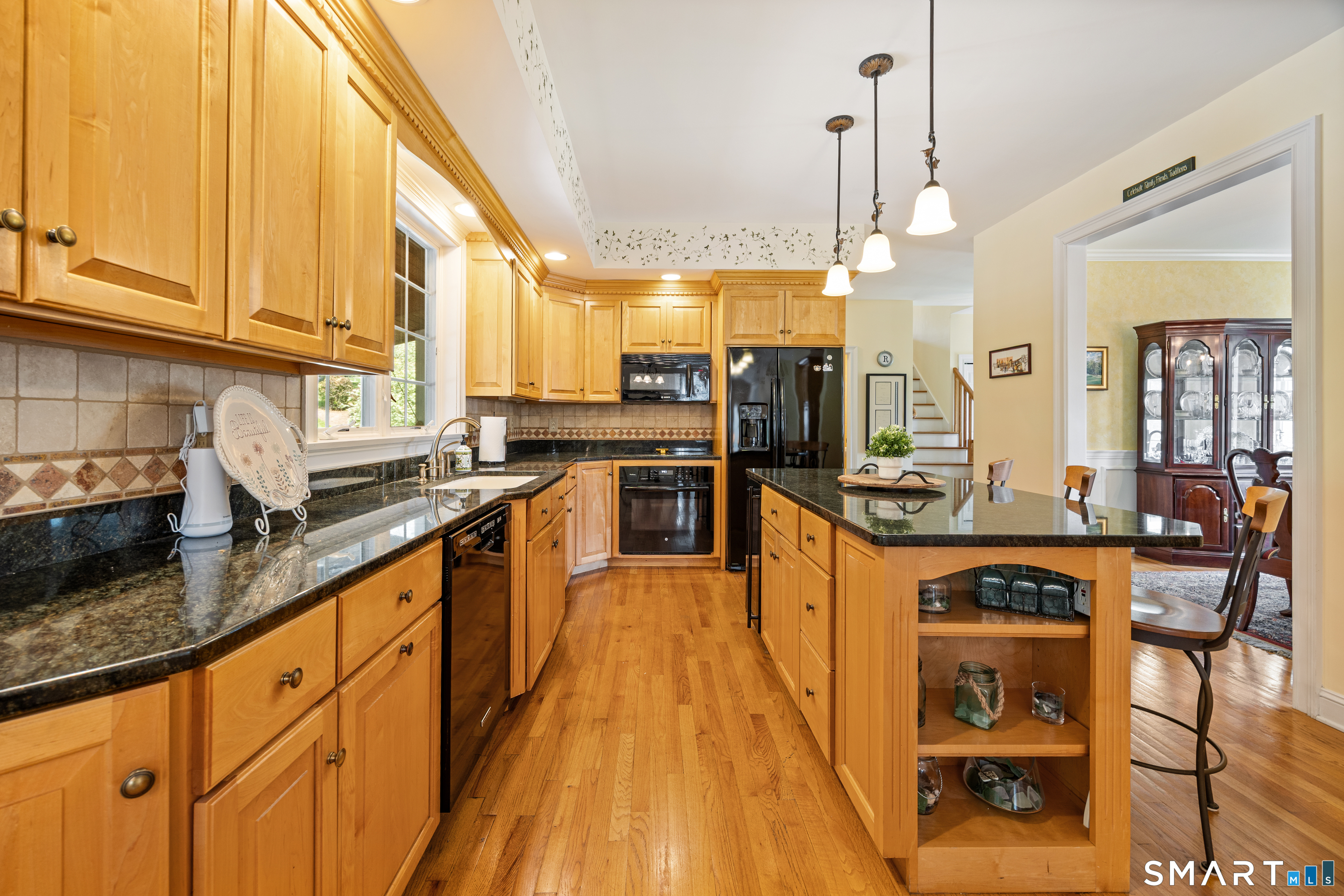 325 Westwood Road Bristol, CT 06010 - Photo 13 of 38