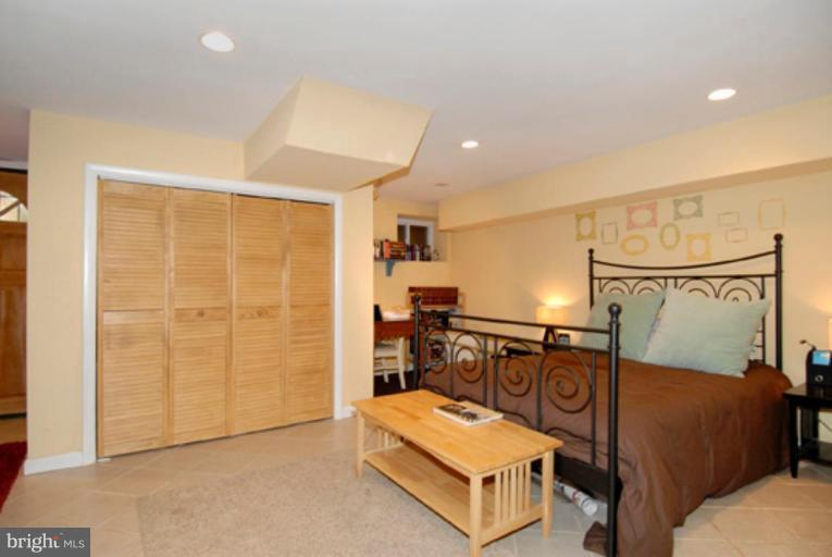 1007 E Street Northeast Washington, DC 20002 - Photo 20 of 21 Apartment Bedroom