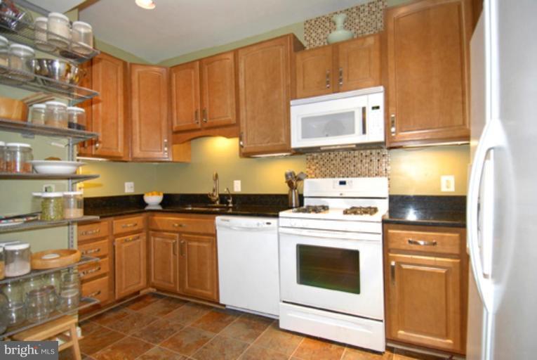 1007 E Street Northeast Washington, DC 20002 - Photo 5 of 21 Kitchen