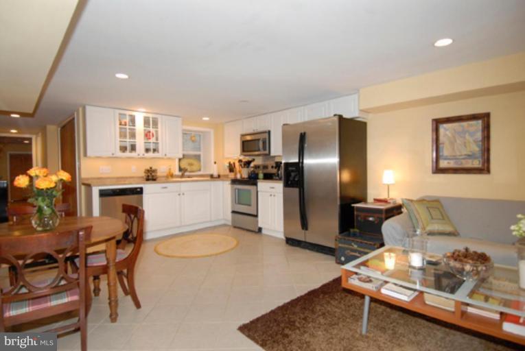 1007 E Street Northeast Washington, DC 20002 - Photo 10 of 21 Apartment Kitchen