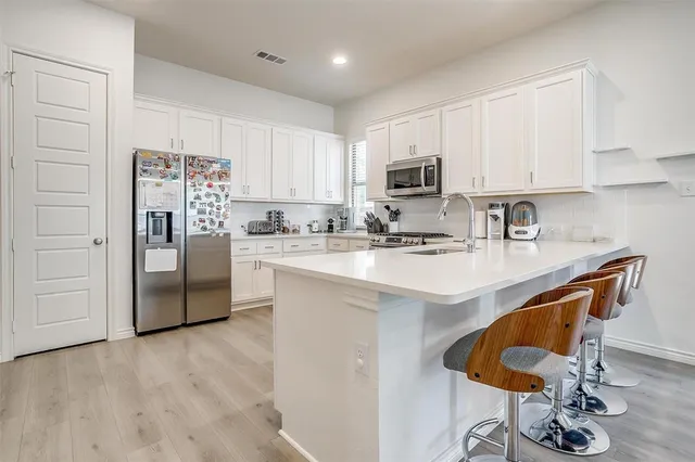 $414,999 | 207 Athenia Drive, Fort Worth, TX 76114