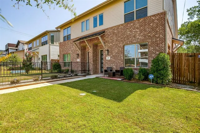 $414,999 | 207 Athenia Drive, Fort Worth, TX 76114