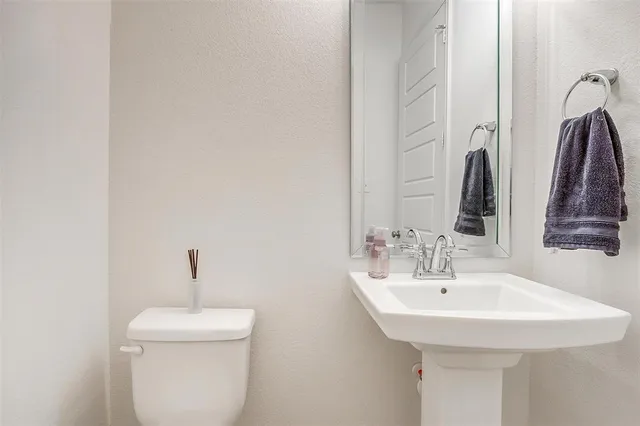 $414,999 | 207 Athenia Drive, Fort Worth, TX 76114