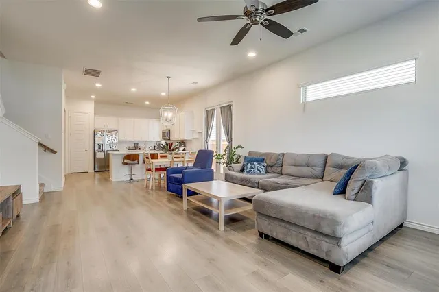 $414,999 | 207 Athenia Drive, Fort Worth, TX 76114