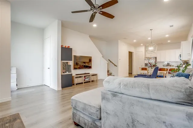 $414,999 | 207 Athenia Drive, Fort Worth, TX 76114