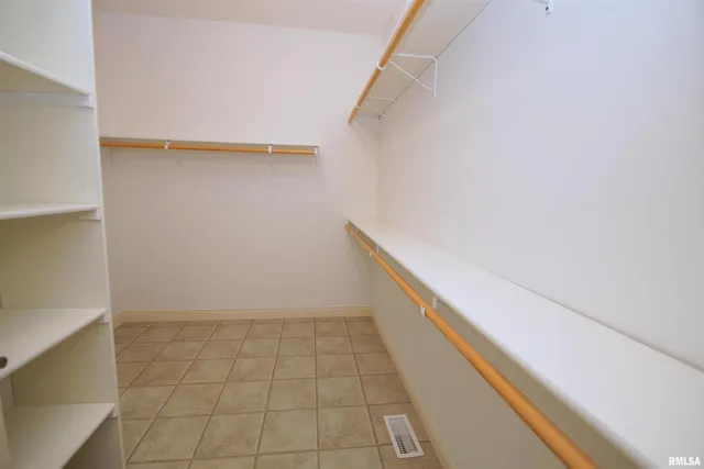 $465,000 | 5529 Baraboo Court, Davenport, IA 52804