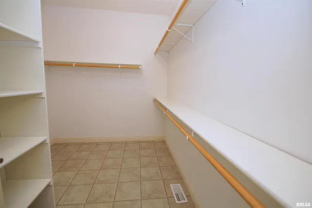 $465,000 | 5529 Baraboo Court, Davenport, IA 52804