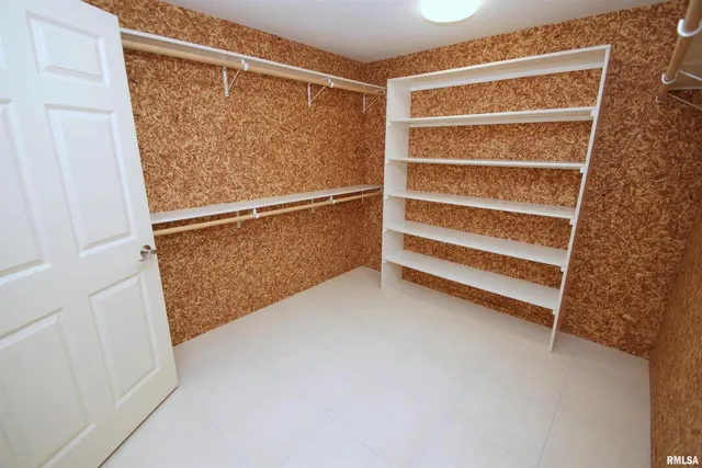 $465,000 | 5529 Baraboo Court, Davenport, IA 52804