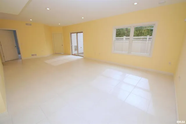 $465,000 | 5529 Baraboo Court, Davenport, IA 52804