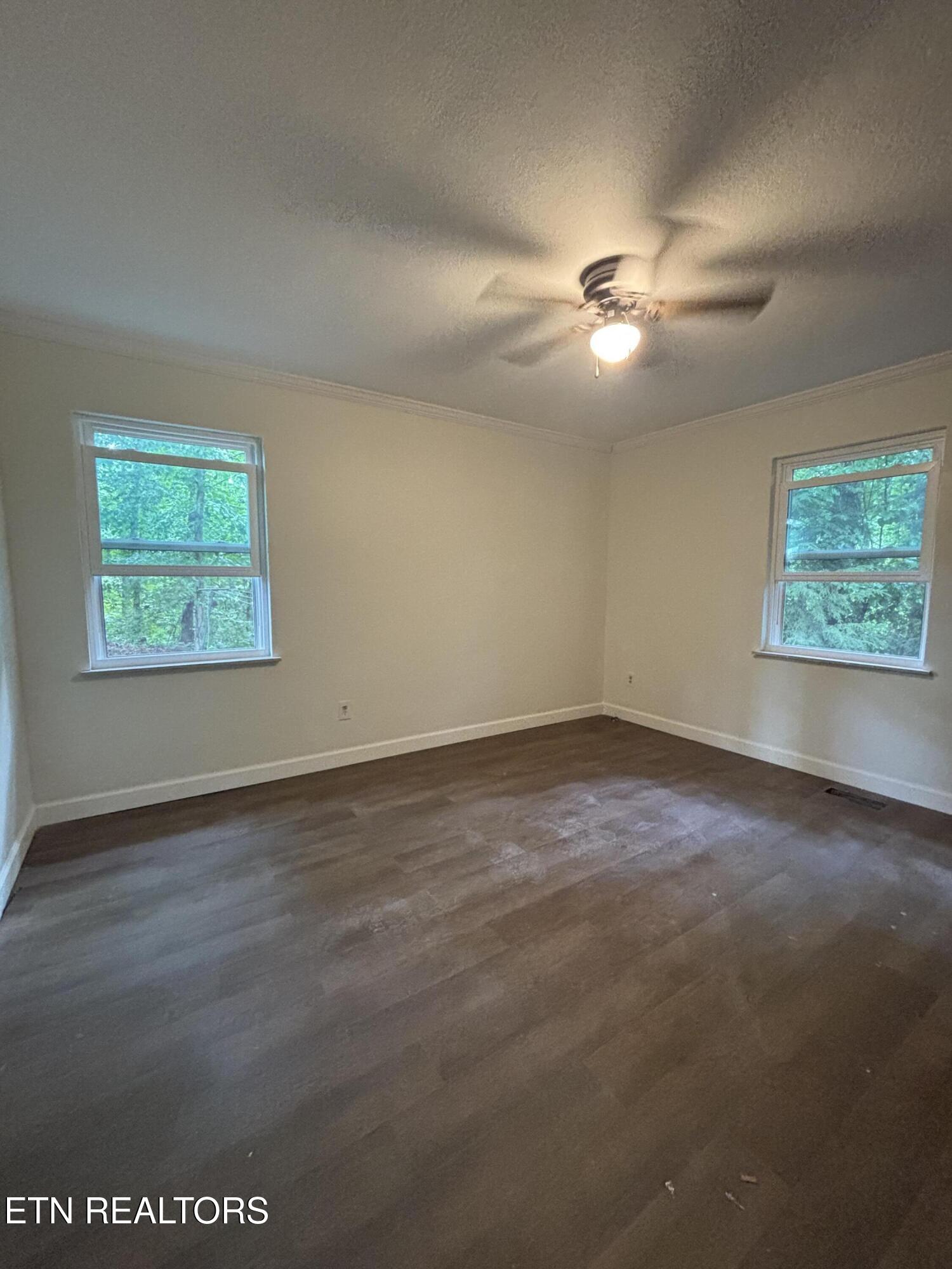 720 Poplar Lane Winfield, TN 37892 - Photo 7 of 10 Poplar living room