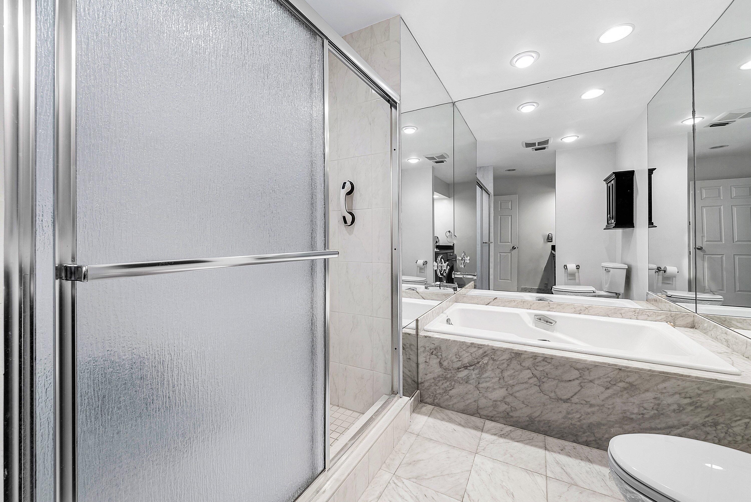 23 Eastgate Drive, Unit C Boynton Beach, FL 33436 - Photo 29 of 71 Primary Bath