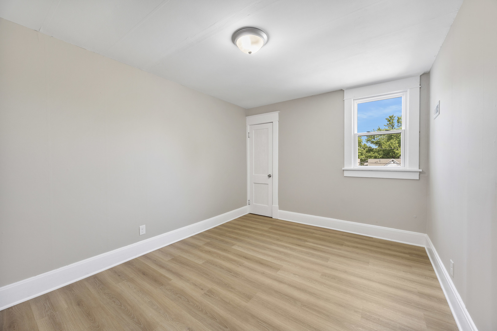 722 East Madison Avenue Chrisman, IL 61924 - Photo 21 of 23 an empty room with a workbench