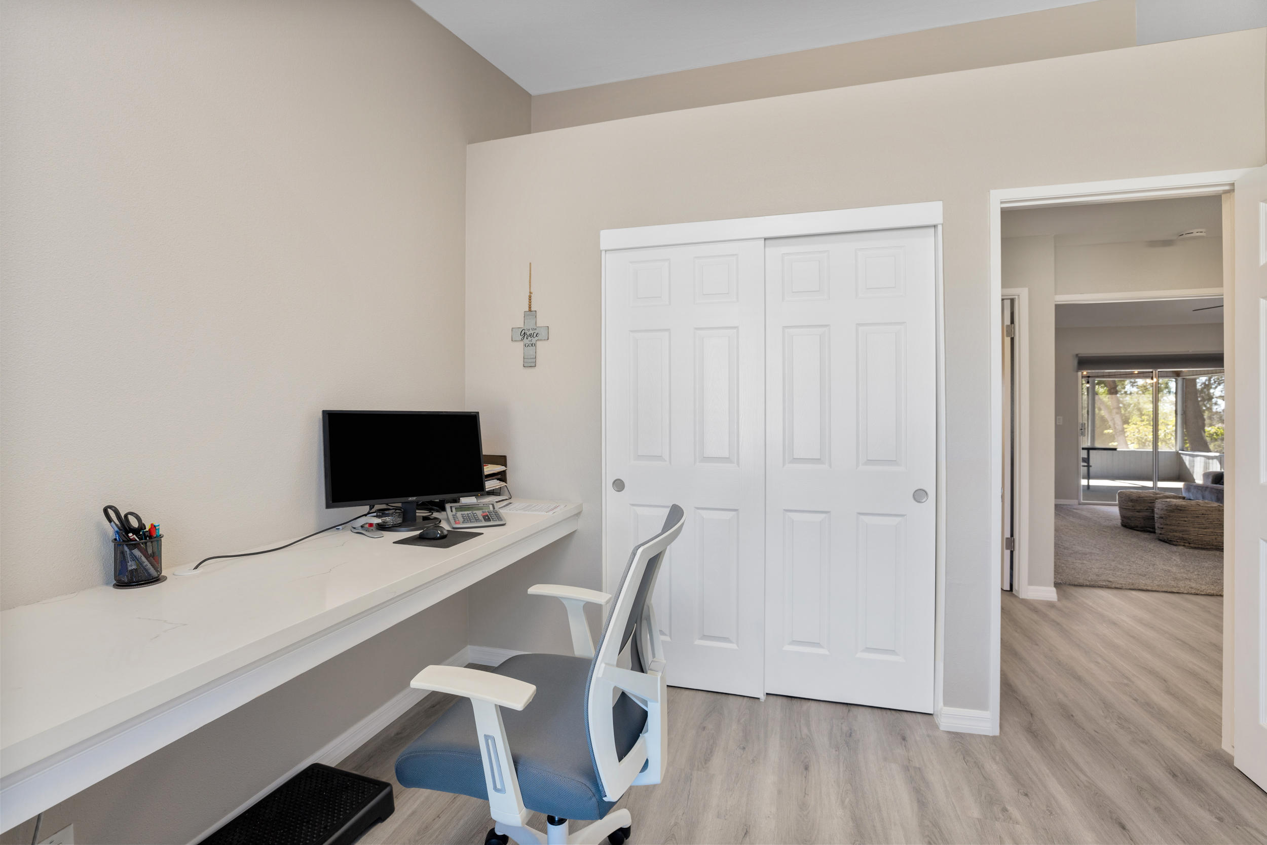 33727 Liberty Road Yucaipa, CA 92399 - Photo 21 of 39 a view of a workspace with furniture and wooden floor