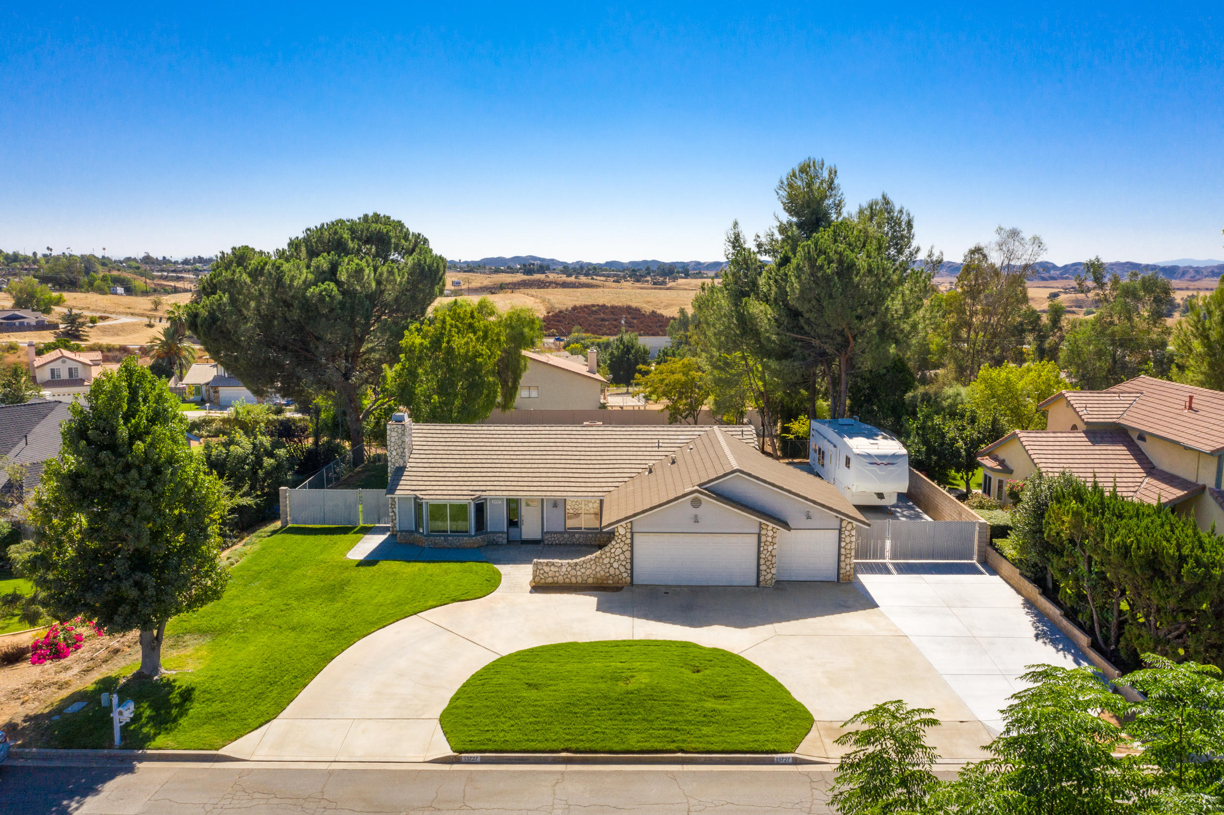 33727 Liberty Road Yucaipa, CA 92399 - Photo 32 of 39 an aerial view of a house with a garden and lake view