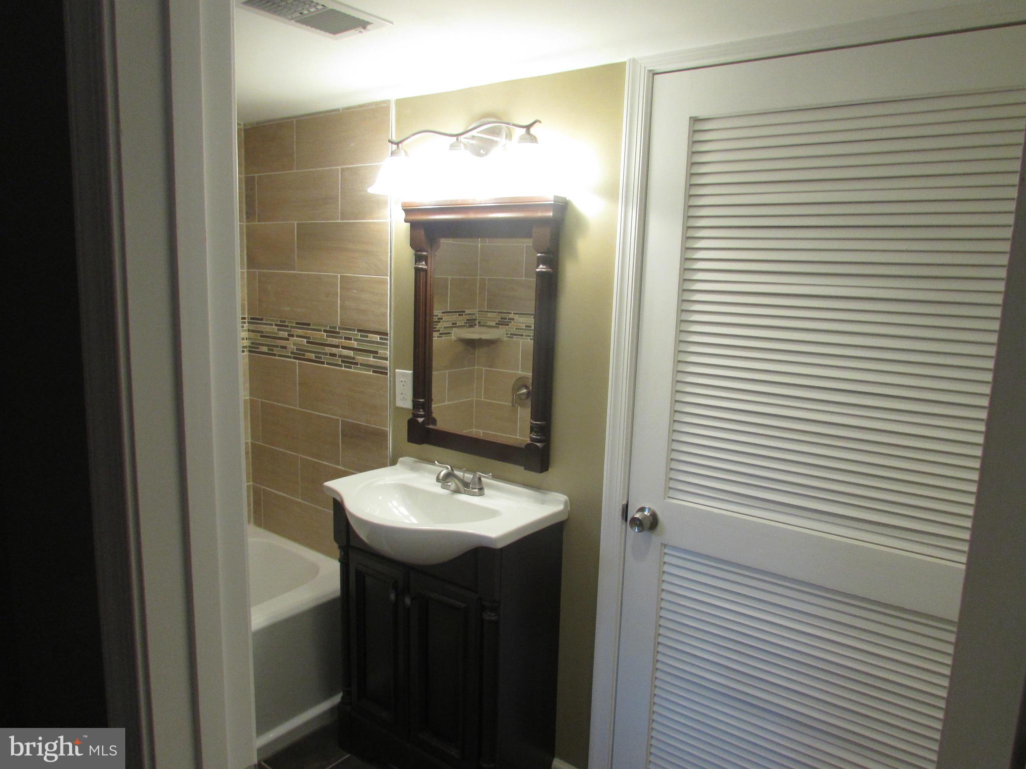 4024 2nd Street Southwest Washington, DC 20032 - Photo 11 of 30 Bath