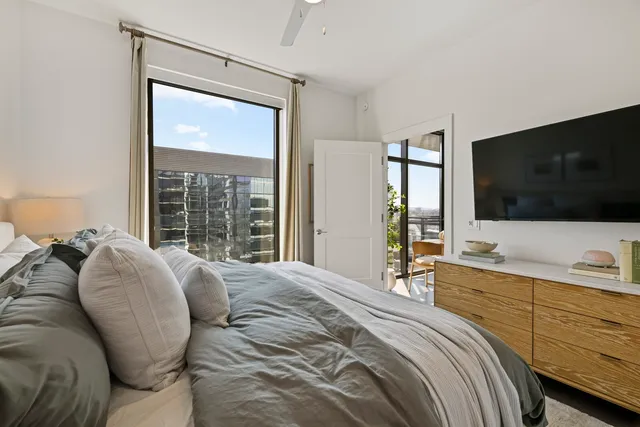 $999,999 | 1212 Demonbreun Street, Unit 1802, Nashville, TN 37203