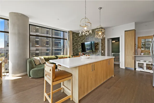 $999,999 | 1212 Demonbreun Street, Unit 1802, Nashville, TN 37203