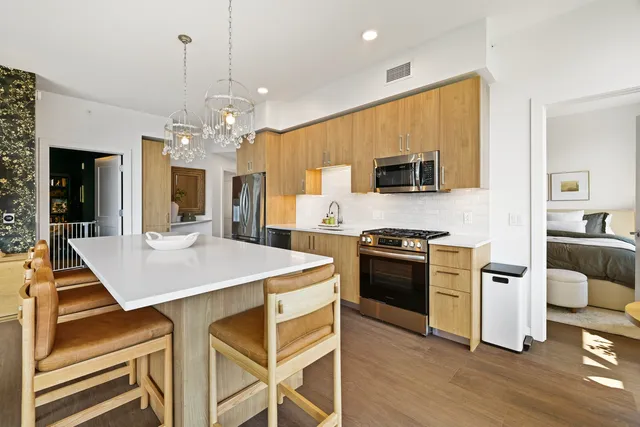 $999,999 | 1212 Demonbreun Street, Unit 1802, Nashville, TN 37203