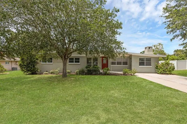 $290,000 | 203 East Lakeview Avenue, Eustis, FL 32726