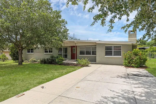 $290,000 | 203 East Lakeview Avenue, Eustis, FL 32726
