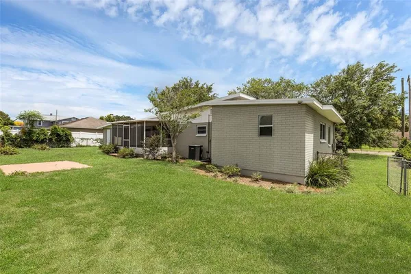 $290,000 | 203 East Lakeview Avenue, Eustis, FL 32726