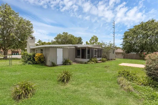 $290,000 | 203 East Lakeview Avenue, Eustis, FL 32726