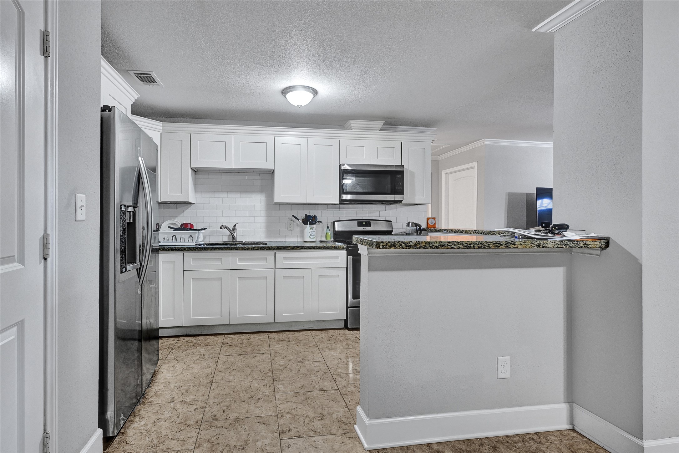 6227 Cavalier Street, Unit 770 Houston, TX 77087 - Photo 3 of 19 a kitchen with cabinets and appliances