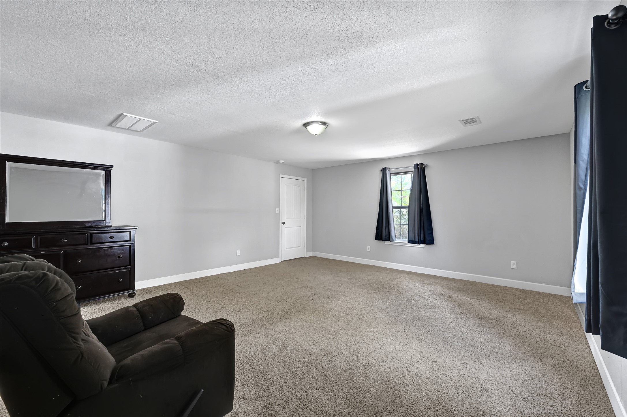 6227 Cavalier Street, Unit 770 Houston, TX 77087 - Photo 10 of 19 a living room with furniture and a flat screen tv