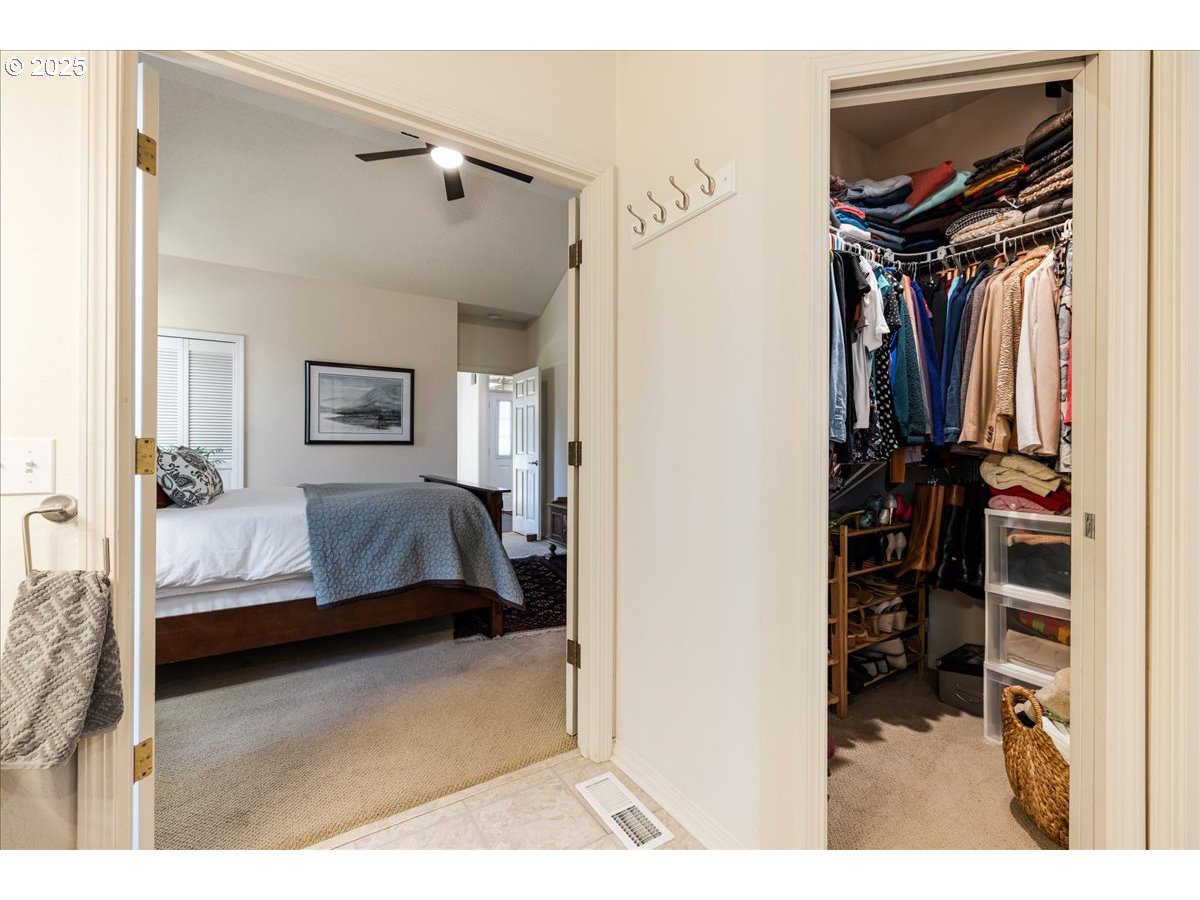 5725 Southwest Windfield Loop Lake Oswego, OR 97035 - Photo 25 of 35