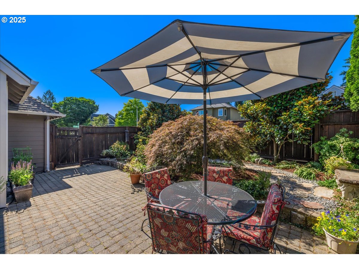 5725 Southwest Windfield Loop Lake Oswego, OR 97035 - Photo 32 of 35