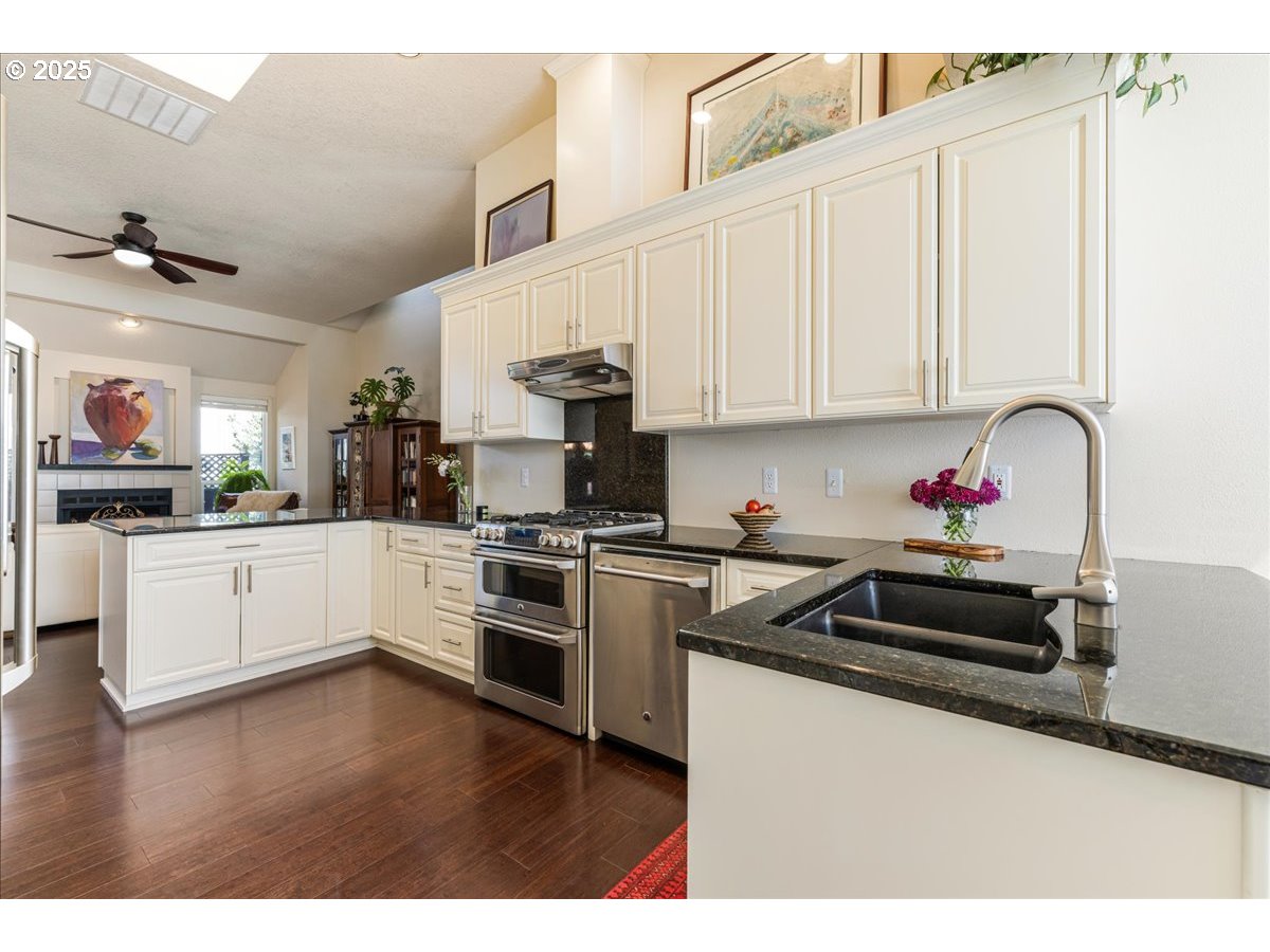 5725 Southwest Windfield Loop Lake Oswego, OR 97035 - Photo 10 of 35