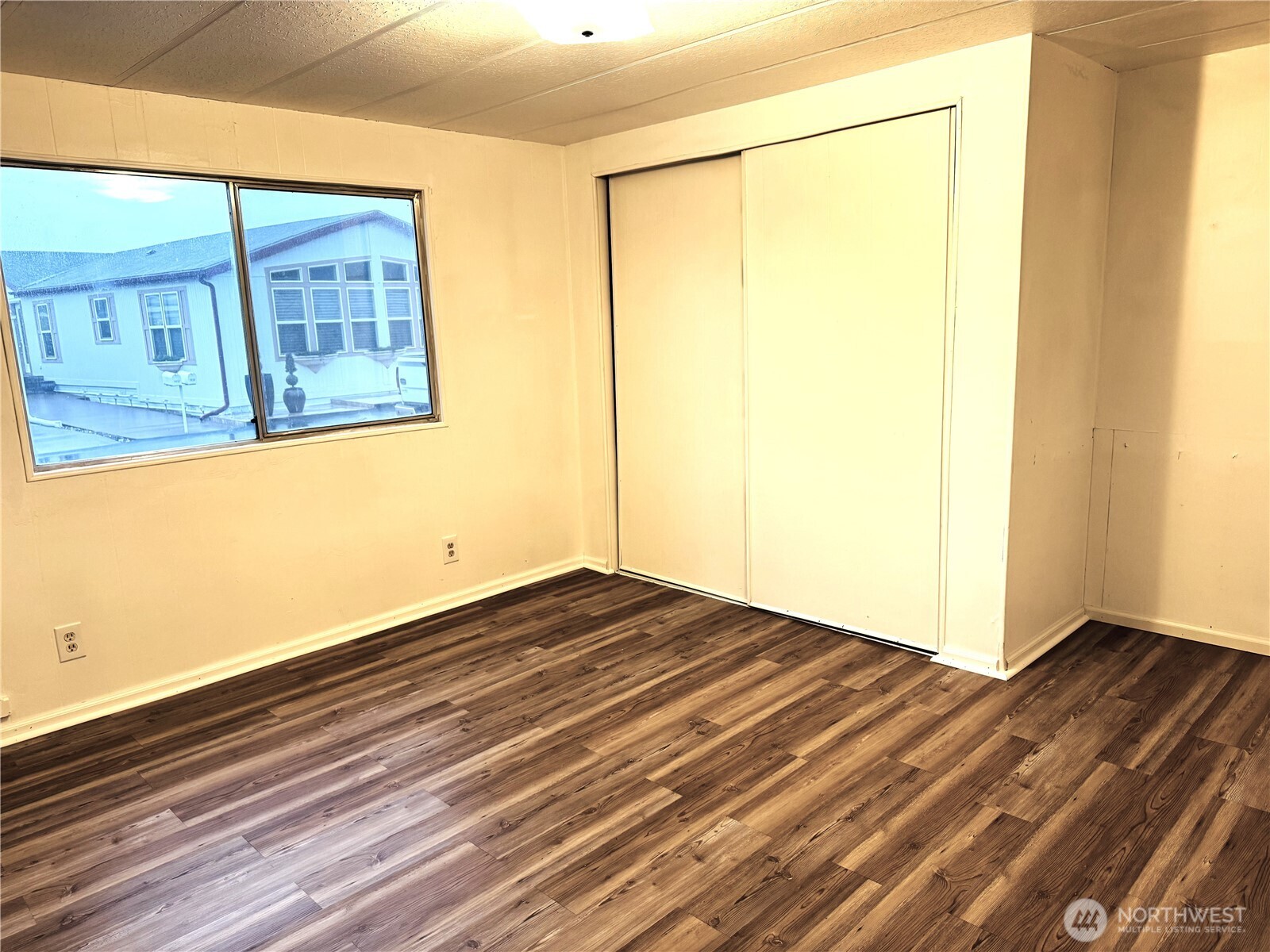 63 Onyx Street Walla Walla, WA 99362 - Photo 15 of 16 a view of an empty room with wooden floor and a window