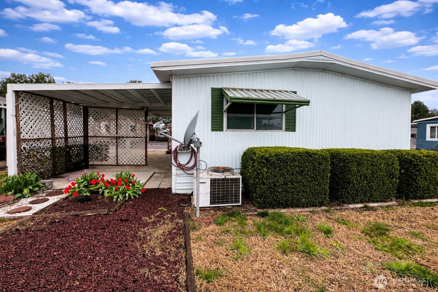 63 Onyx Street Walla Walla, WA 99362 - Photo 4 of 16 a front view of a house with a yard