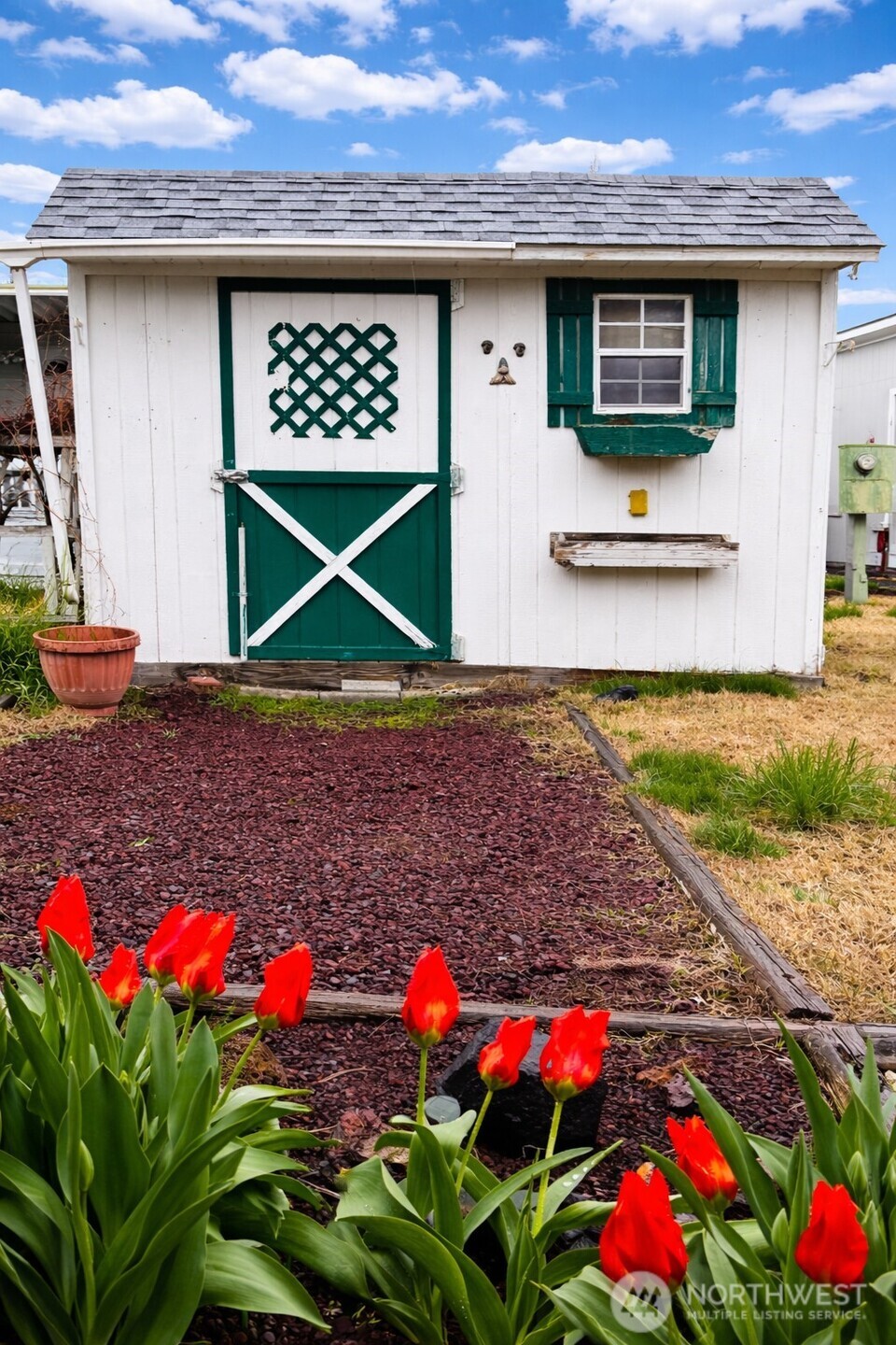 63 Onyx Street Walla Walla, WA 99362 - Photo 5 of 16 a view of entryway