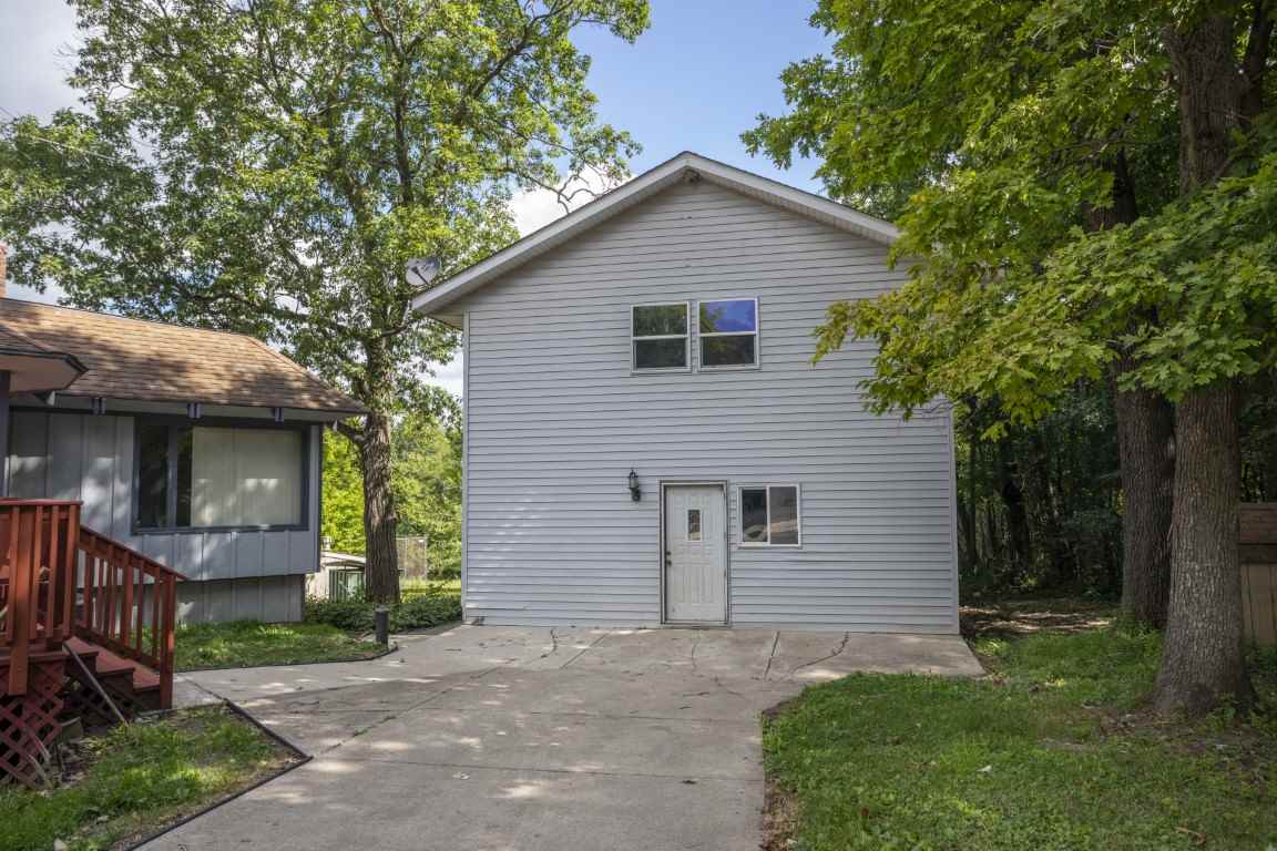 14852 Hauley Road Durand, IL 61024 - Photo 4 of 40 a front view of a house with garden