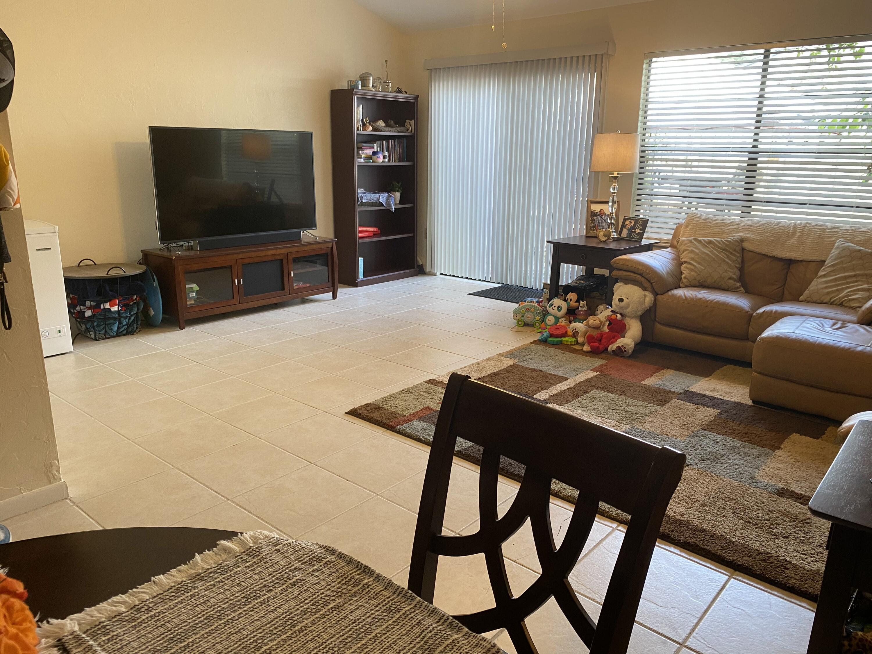 4412 Southwest 21st Lane Gainesville, FL 32607 - Photo 6 of 19 Great Room