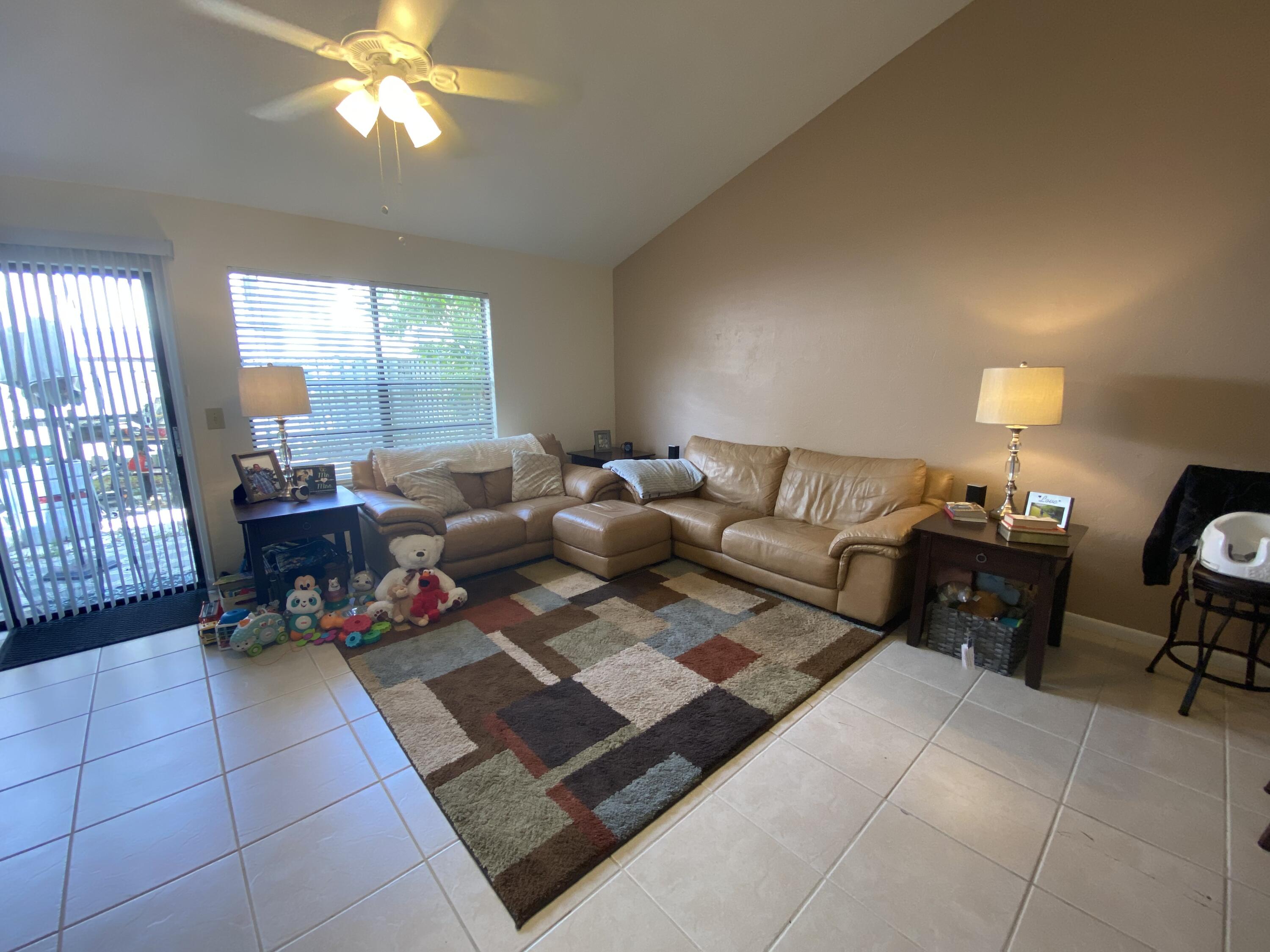 4412 Southwest 21st Lane Gainesville, FL 32607 - Photo 8 of 19 Great Room
