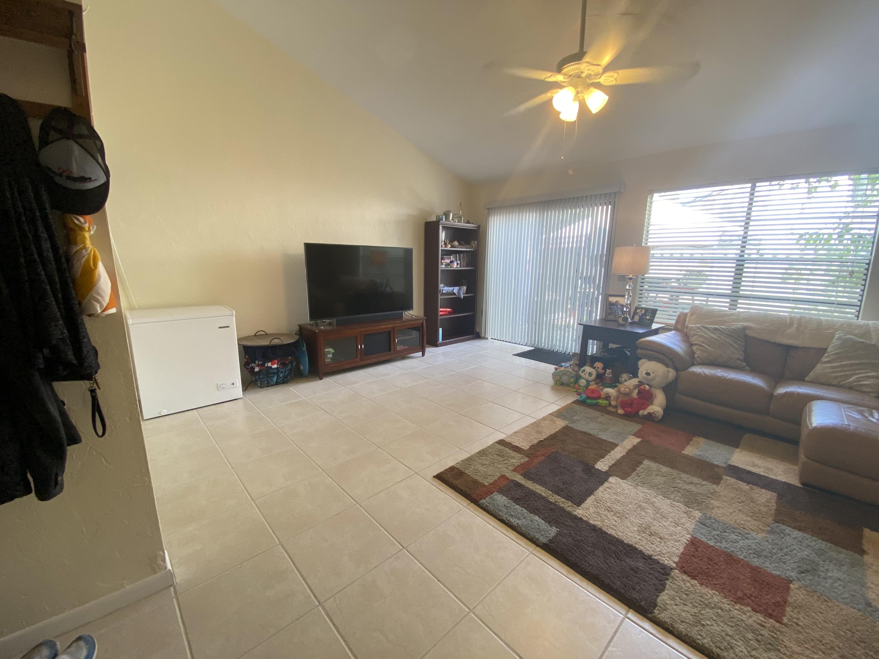 4412 Southwest 21st Lane Gainesville, FL 32607 - Photo 9 of 19 Great Room