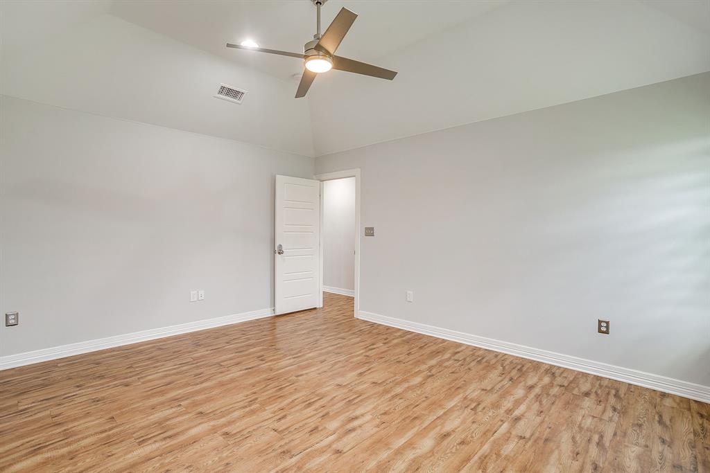 4129 Florance Road Ponder, TX 76259 - Photo 14 of 34