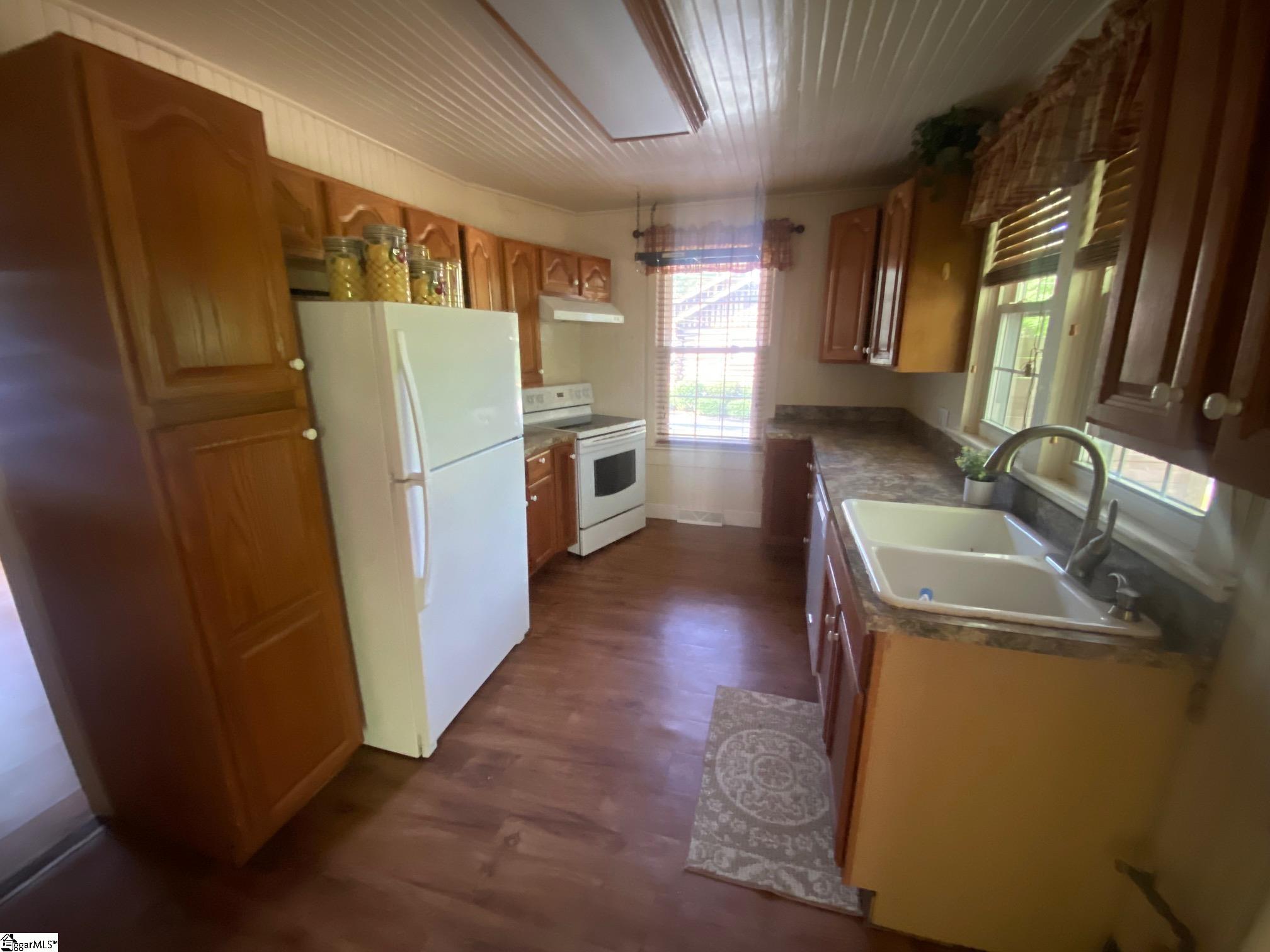 111 Maplebrook Street Laurens, SC 29360 - Photo 7 of 13