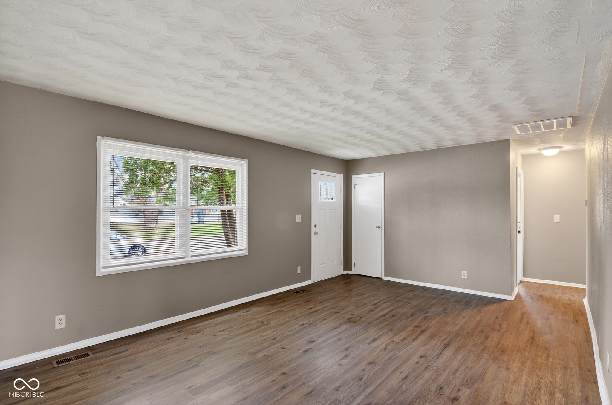 4101 Biscayne Road Indianapolis, IN 46226 - Photo 4 of 32