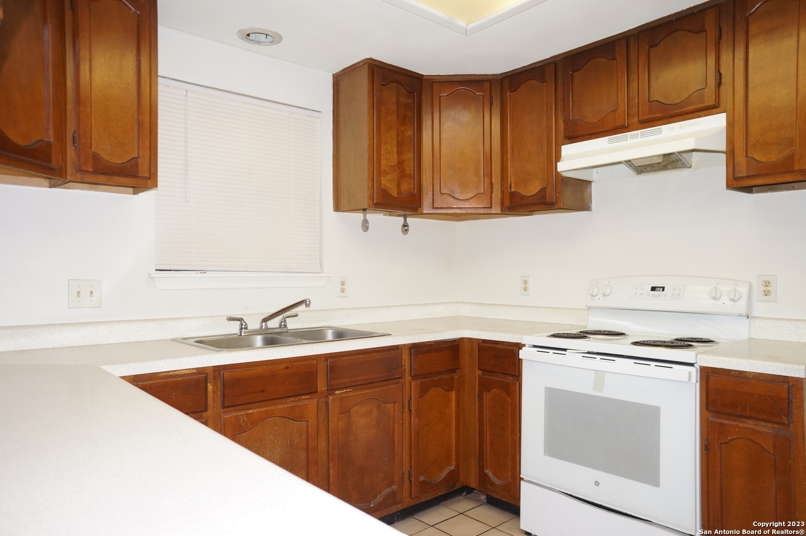 7222 Rimwood Street Live Oak, TX 78233 - Photo 4 of 17